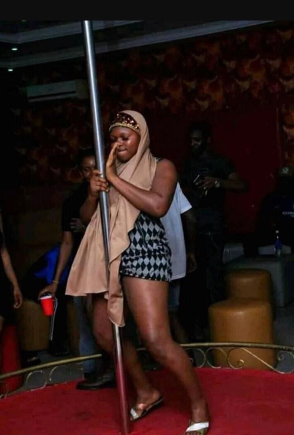 Hijab wearing slay queen spotted dancing on strip&nbsp;pole.